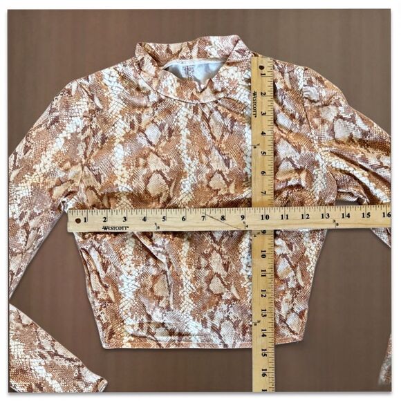 NWT Vitamin A Remy Rashgaurd Top - Picture 8 of 13